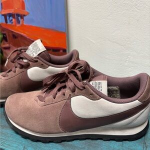Nike Pre-Love OX Sneakers